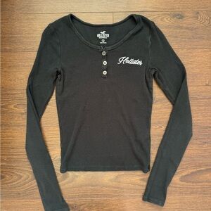 Hollister Women's Black Button-Up Long Sleeve Tee